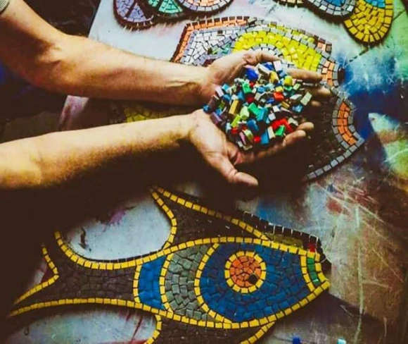 Mes vacances au musée.<br>"Fish color", atelier de l'artiste mosaïste Yannick Robert