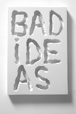 Chloé Dugit Gros, "Bad ideas", 2020. Plâtre, 25 x 35 cm. Courtesy de l'artiste.