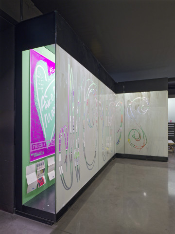 Huz & Bosshard, vue d'exposition "Une pensée pour les familles des vitrines". Mrac Occitanie, 2026. Photographie : Aurélien Mole.