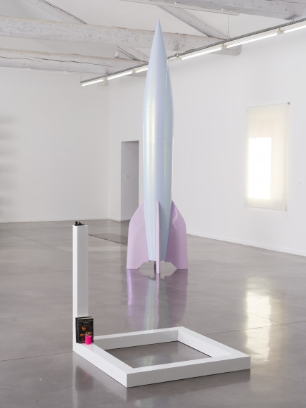 Sylvie Fleury, vue de l'exposition « Thunderb », Mrac Occitanie, Sérignan, 2025. Photo : Aurélien Mole