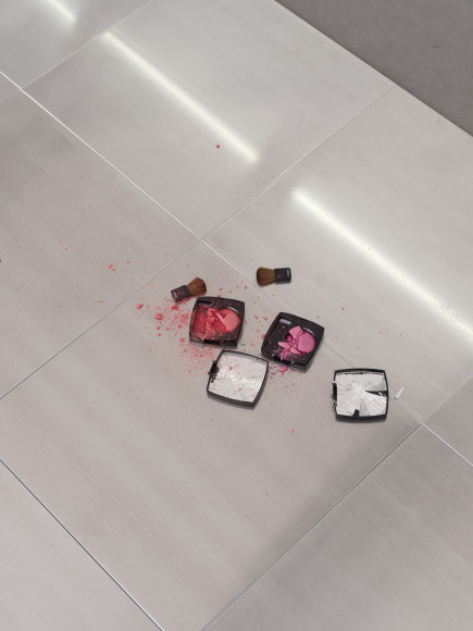 Sylvie Fleury, vue de l'exposition « Thunderb », Mrac Occitanie, Sérignan, 2025. Photo : Aurélien Mole