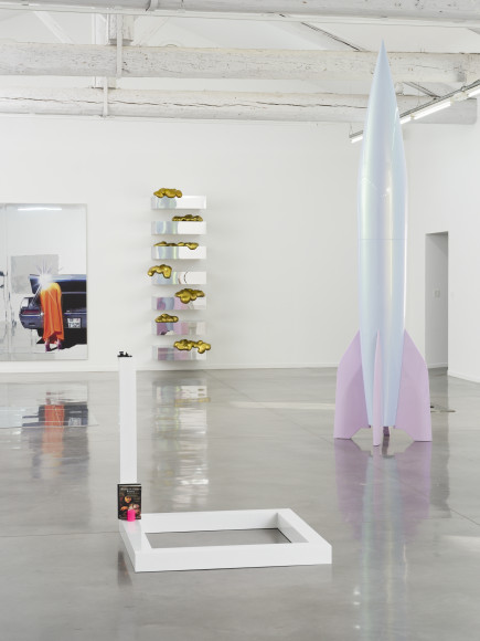 Sylvie Fleury, vue de l'exposition « Thunderb », Mrac Occitanie, Sérignan, 2025. Photo : Aurélien Mole