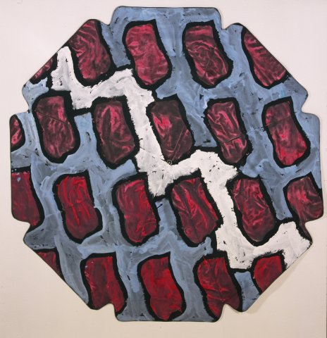 Claude Viallat, "Parasol n°98", 2003. Acrylique sur toile de parasol imprimée fleurs, 205 cm de diamètre. Collection du Mrac Occitanie, Sérignan. Crédit photo : Pierre Schwartz.