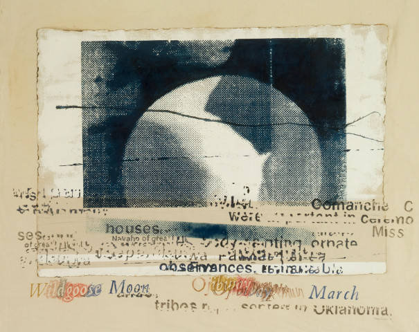 Alison Knowles, "Wild Goose Moon O Jibway", 1991. Peinture sur toile et collage, sérigraphie unique rehaussée, 117 × 132 cm. Collection du Cnap en dépôt au Mrac Occitanie, Sérignan © Alison Knowles / Cnap 