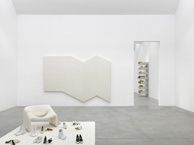 Vue d'installation, Sylvie Fleury - Shoplifters from Venus, Kunstmuseum Winterthur, 2023. Courtesy : Kunstmuseum Winterthur. Photo : Annik Wetter