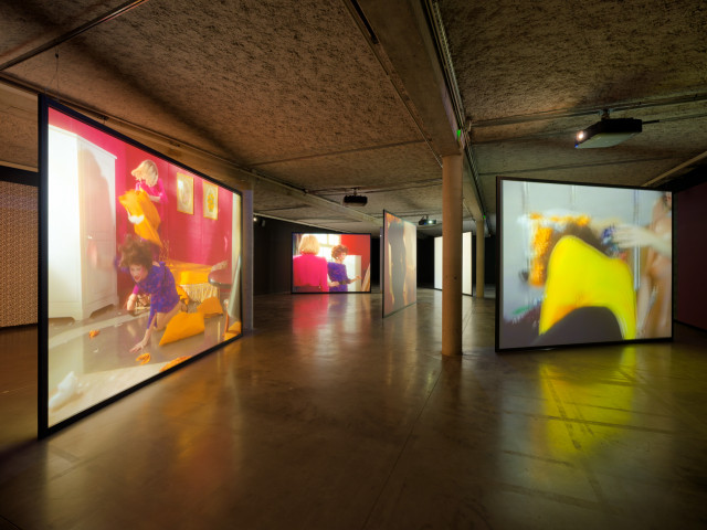 Brice Dellsperger, vue d'exposition, "Jean Biche & Sara Forever dans Le cours des choses". Mrac Occitanie, Sérignan, 2026. Photo : Aurélien Mole.