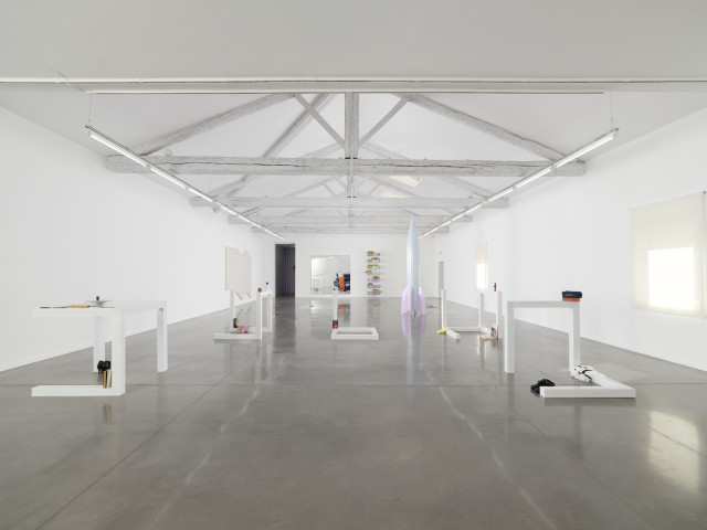 Sylvie Fleury, vue de l'exposition « Thunderb », Mrac Occitanie, Sérignan, 2025. Photo : Aurélien Mole