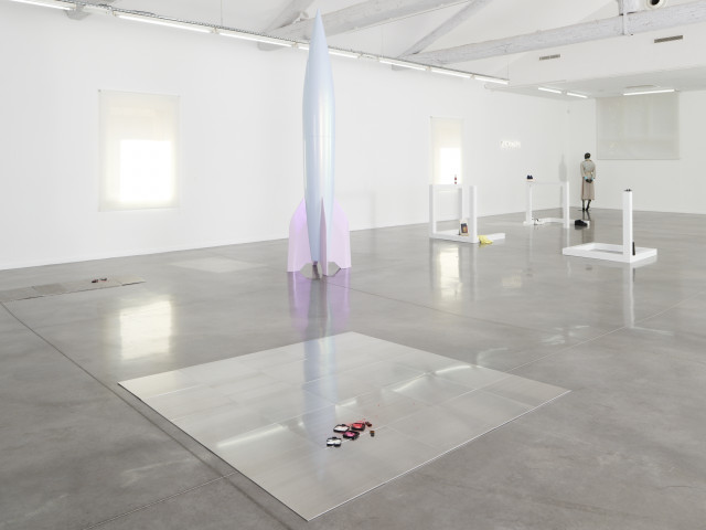 Sylvie Fleury, vue de l'exposition « Thunderb », Mrac Occitanie, Sérignan, 2025. Photo : Aurélien Mole