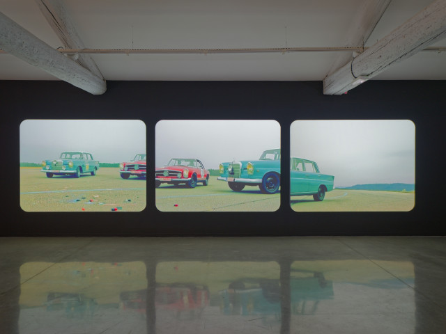 Sylvie Fleury, vue de l'exposition « Thunderb », Mrac Occitanie, Sérignan, 2025. Photo : Aurélien Mole