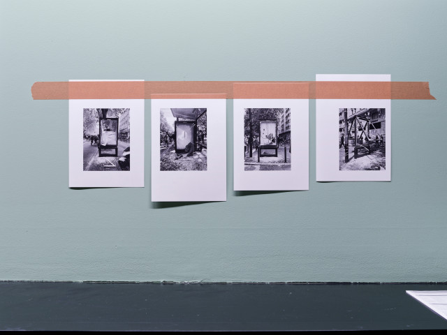 Huz & Bosshard, vue d'exposition "Une pensée pour les familles des vitrines" avec Morgane Autin. Mrac Occitanie, 2026. Photographie : Aurélien Mole.