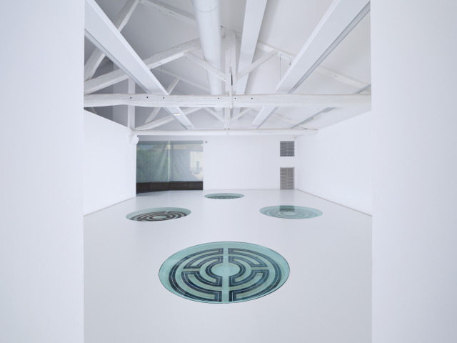 Philippe Decrauzat, vue d'exposition, "Intercisio". Mrac Occitanie, Sérignan, 2026. Photo : Aurélien Mole.