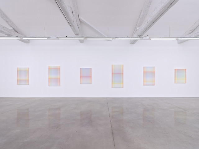 Philippe Decrauzat, vue d'exposition, "Intercisio". Mrac Occitanie, Sérignan, 2026. Photo : Aurélien Mole.