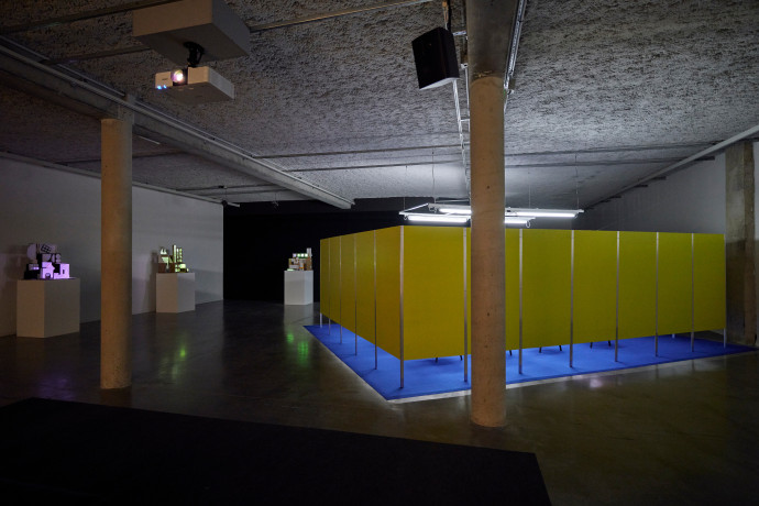 Arnaud Dezoteux, vue de l'exposition « Apprends et rêve », Mrac Occitanie, Sérignan, 2024. Photo : Jean-Christophe Lett.