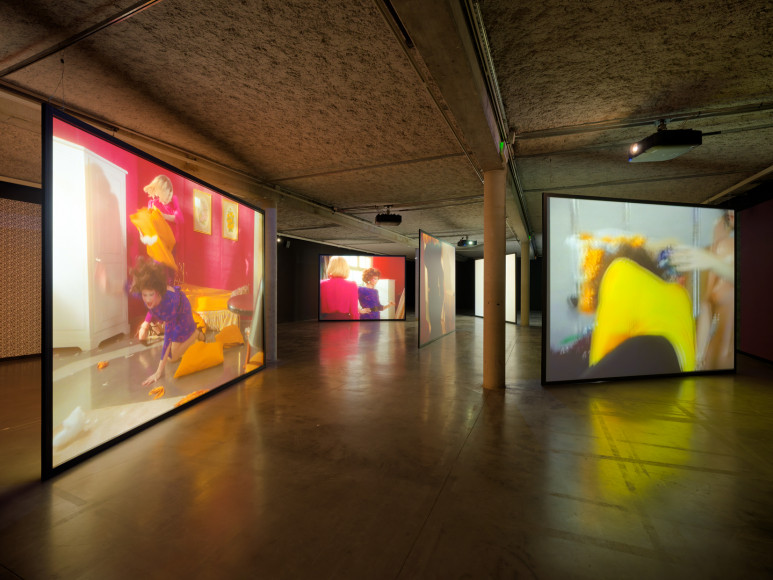 Brice Dellsperger, vue d'exposition, "Jean Biche & Sara Forever dans Le cours des choses". Mrac Occitanie, Sérignan, 2026. Photo : Aurélien Mole.