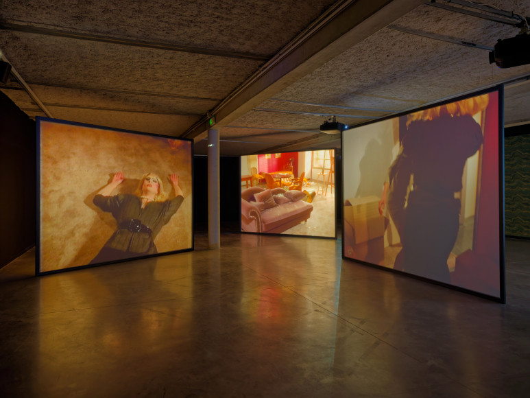 Brice Dellsperger, vue d'exposition, "Jean Biche & Sara Forever dans Le cours des choses". Mrac Occitanie, Sérignan, 2026. Photo : Aurélien Mole.