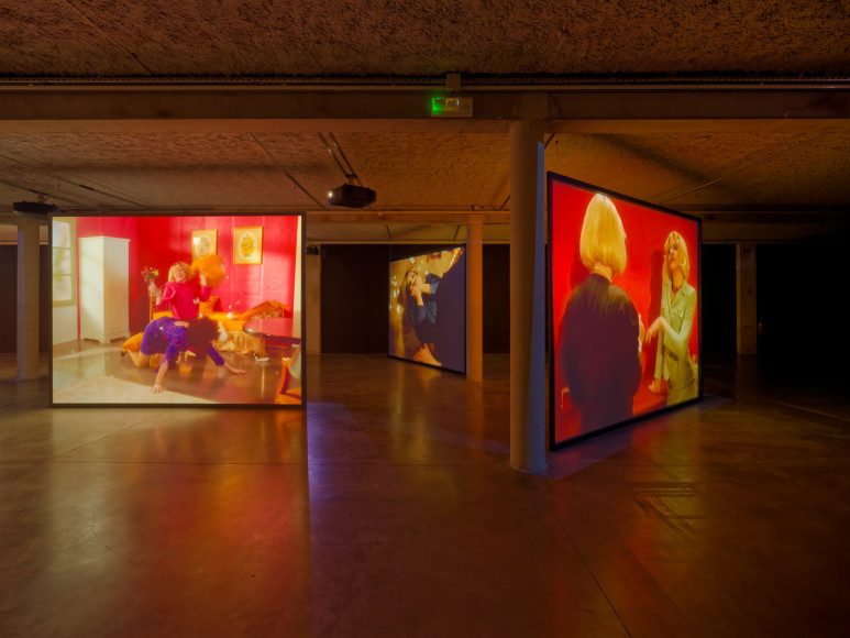 Brice Dellsperger, vue d'exposition, "Jean Biche & Sara Forever dans Le cours des choses". Mrac Occitanie, Sérignan, 2026. Photo : Aurélien Mole.