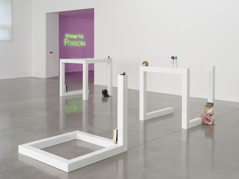 Sylvie Fleury, vue de l'exposition « Thunderb », Mrac Occitanie, Sérignan, 2025. Photo : Aurélien Mole