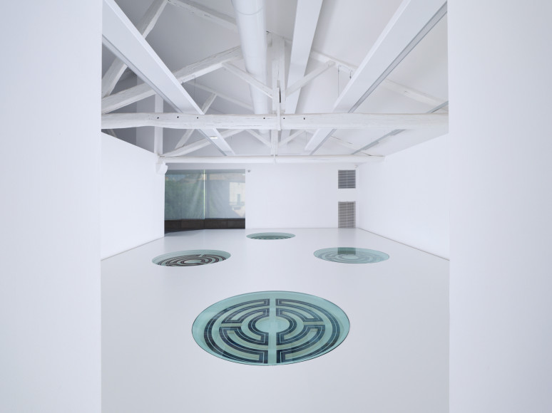 Philippe Decrauzat, vue d'exposition, "Intercisio". Mrac Occitanie, Sérignan, 2026. Photo : Aurélien Mole.