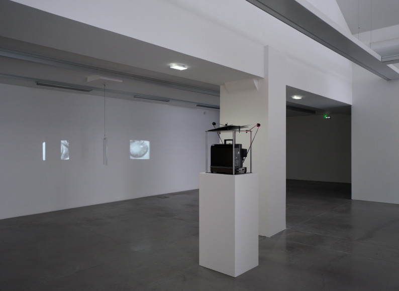 Philippe Decrauzat, vue d'exposition, "Intercisio". Mrac Occitanie, Sérignan, 2026. Photo : Aurélien Mole.