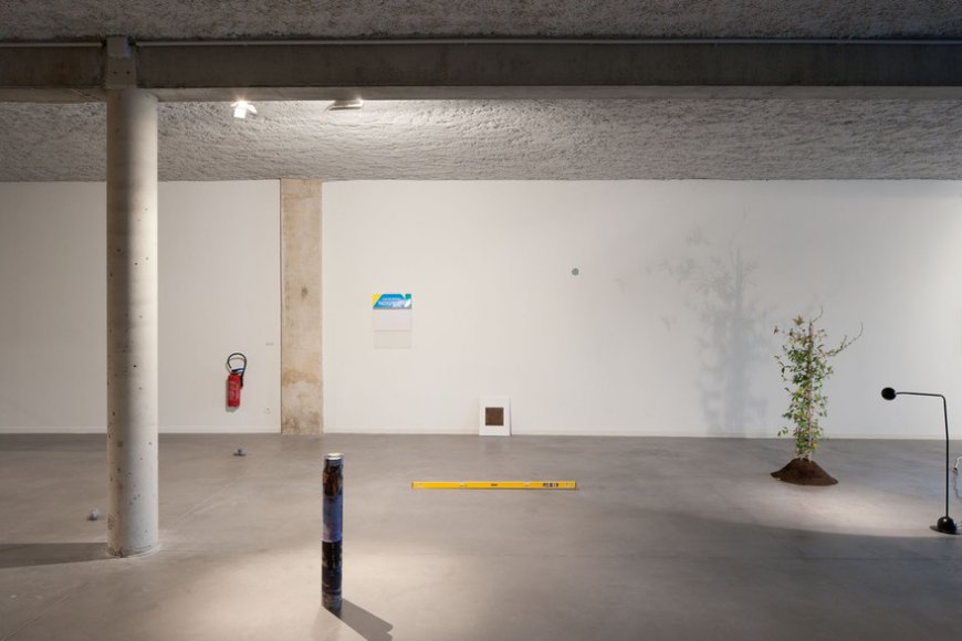 Vue de salle. "Alerte Météo 2", 2011. Musée régional d'art contemporain Languedoc-Roussillon, Sérignan.Photographie : Jean-Paul Planchon
