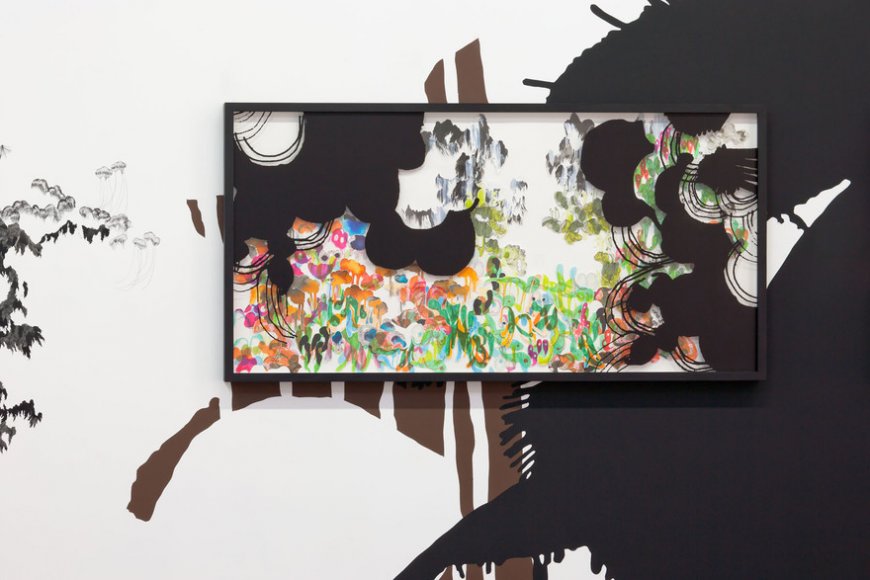 Qubo Gas, "Darkness licks the sun", 2011. Mural, techniques mixtes : feutre, aquarelle et acrylique. Courtesy Galerie Anne Barrault, Paris. Photo Jean-Paul Planchon