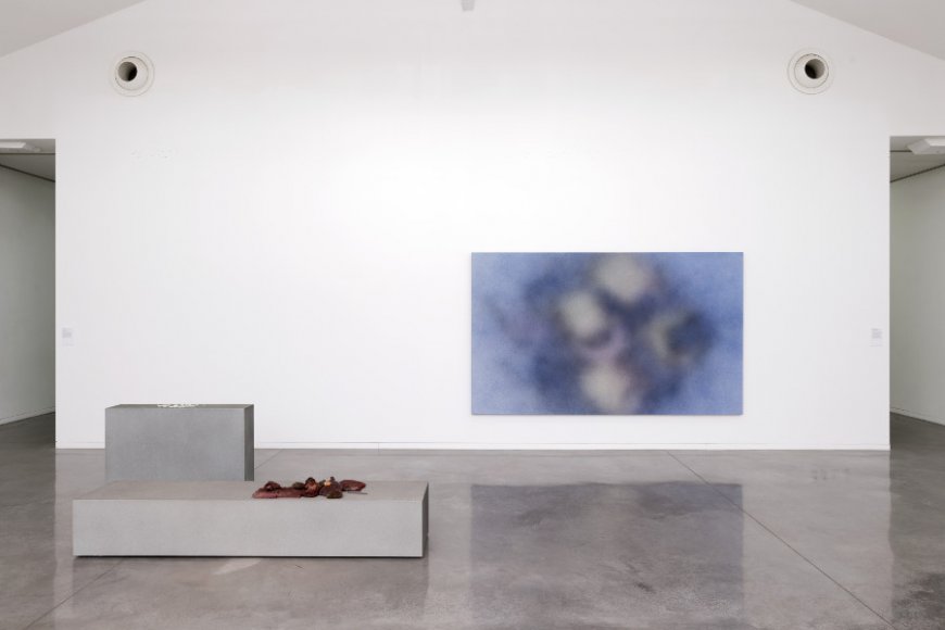 Isabelle Cornaro, ''Untitled (P#9)'', ''Untitled (P#8)'' et ''Reproductions (Amplification #2)'', 2018. Collection du Mrac Occitanie, Sérignan. Photographie Aurélien Mole