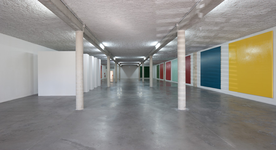 Vue de salle, exposition Olivier Mosset, 2013, Musée régional d'art contemporain, Sérignan. Photographie J.P Planchon.